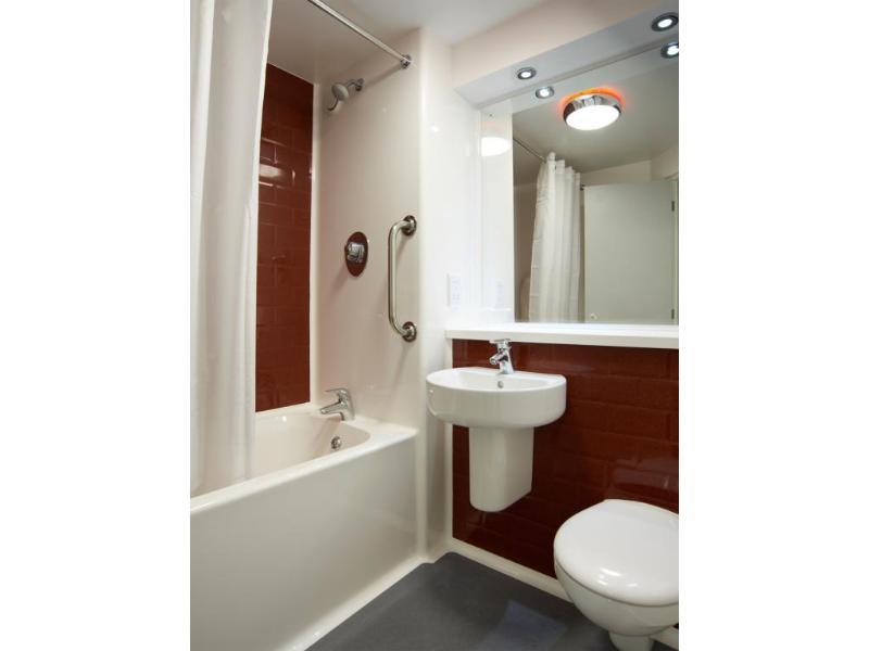 Travelodge Exchange Street 3*